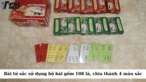 Bài tứ sắc sử dụng bộ bài gồm 108 lá, chia thành 4 màu sắc: đỏ, xanh, vàng và trắng